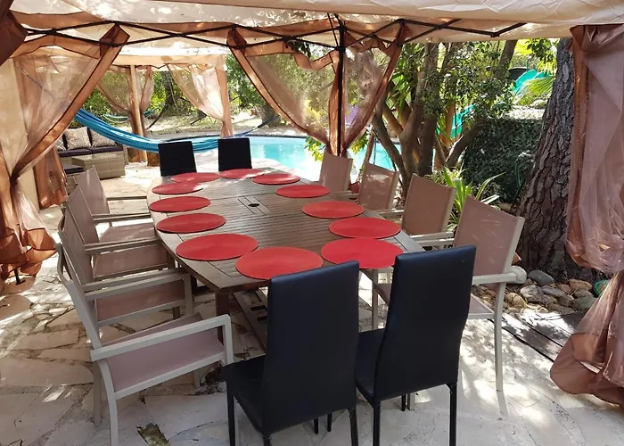 La Marine Piscine Chauffee Avec Piscine 5 Mn A Pied De La Solaro